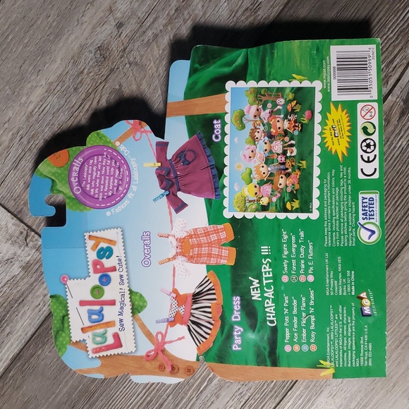 Lalaloopsy | Doll Clothes Bundle | 3 New Outfits - Party Dress, Coat & Overalls - Picture 5 of 5